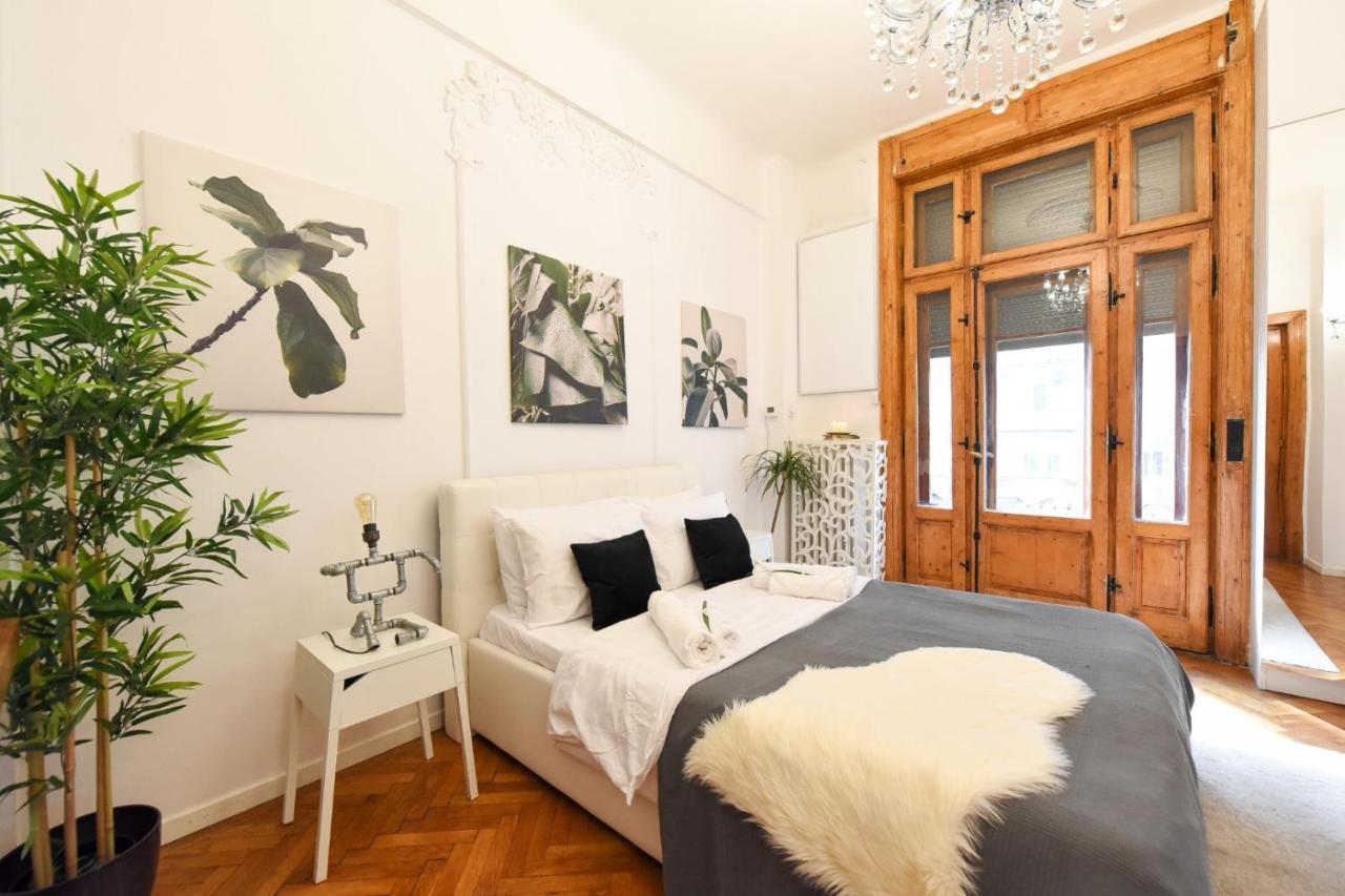 Love.Travel.Explore ♥️Apt W/ Balcony In Old Town Apartment Bucharest Exterior photo
