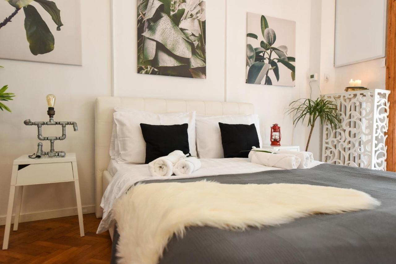 Love.Travel.Explore ♥️Apt W/ Balcony In Old Town Apartment Bucharest Exterior photo