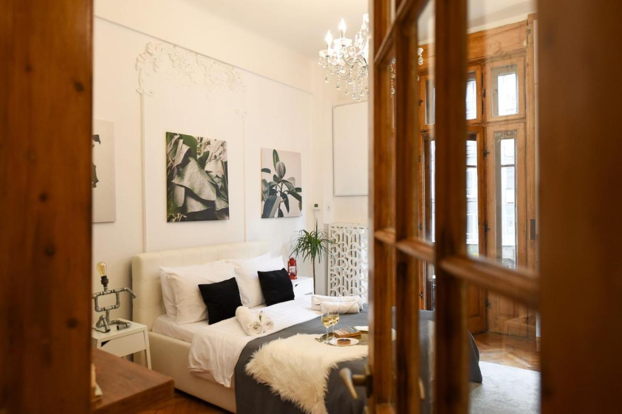 Love.Travel.Explore ♥️Apt W/ Balcony In Old Town Apartment Bucharest Exterior photo